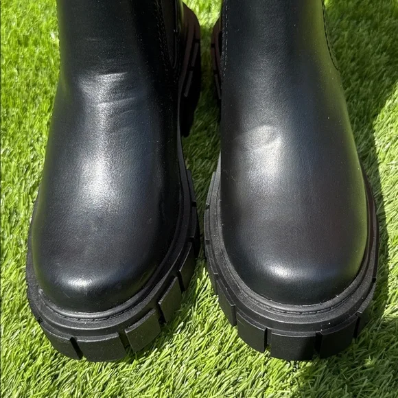 Black Chelsea Platform Boots - Women's Chunky Ankle Boot - Picture 6 of 9